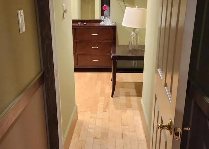 Two Bedroom Few Blocks From The Beach And Tropicana Casino