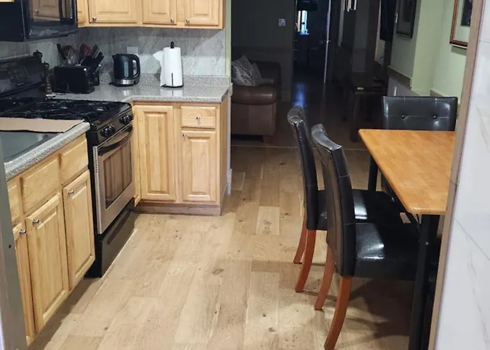 Two Bedroom Few Blocks From The Beach And Tropicana Casino